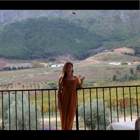 Meet your Posher, Lindsay - Picture 2 of 2